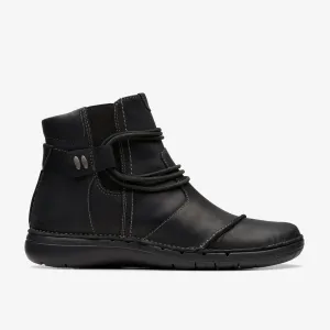 Clarks Un Loop Up Leather Boot in Black